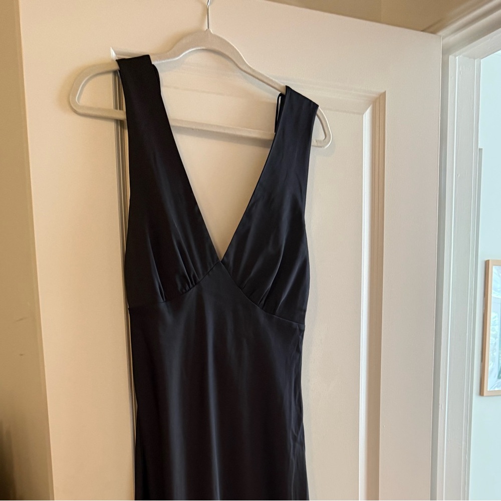 Abercrombie & Fitch Black Satin Cowl Back Maxi Dress V-Neck Size MT Romantic - Picture 3 of 4